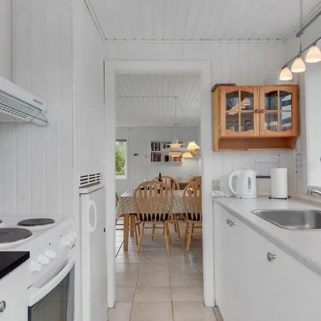בית נופש In With 2 Bedrooms And Wifi *