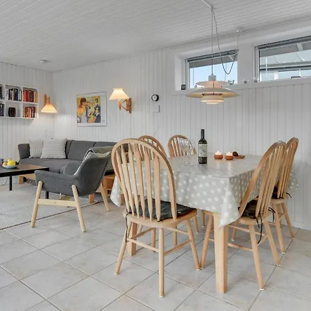 בית נופש In With 2 Bedrooms And Wifi *