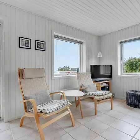 בית נופש In With 2 Bedrooms And Wifi