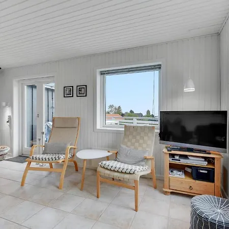 בית נופש In With 2 Bedrooms And Wifi