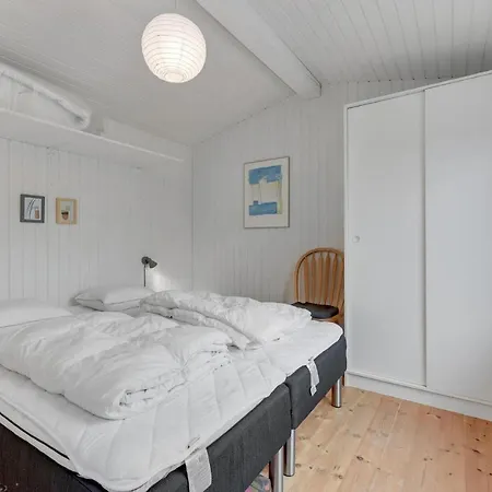 בית נופש In With 2 Bedrooms And Wifi *